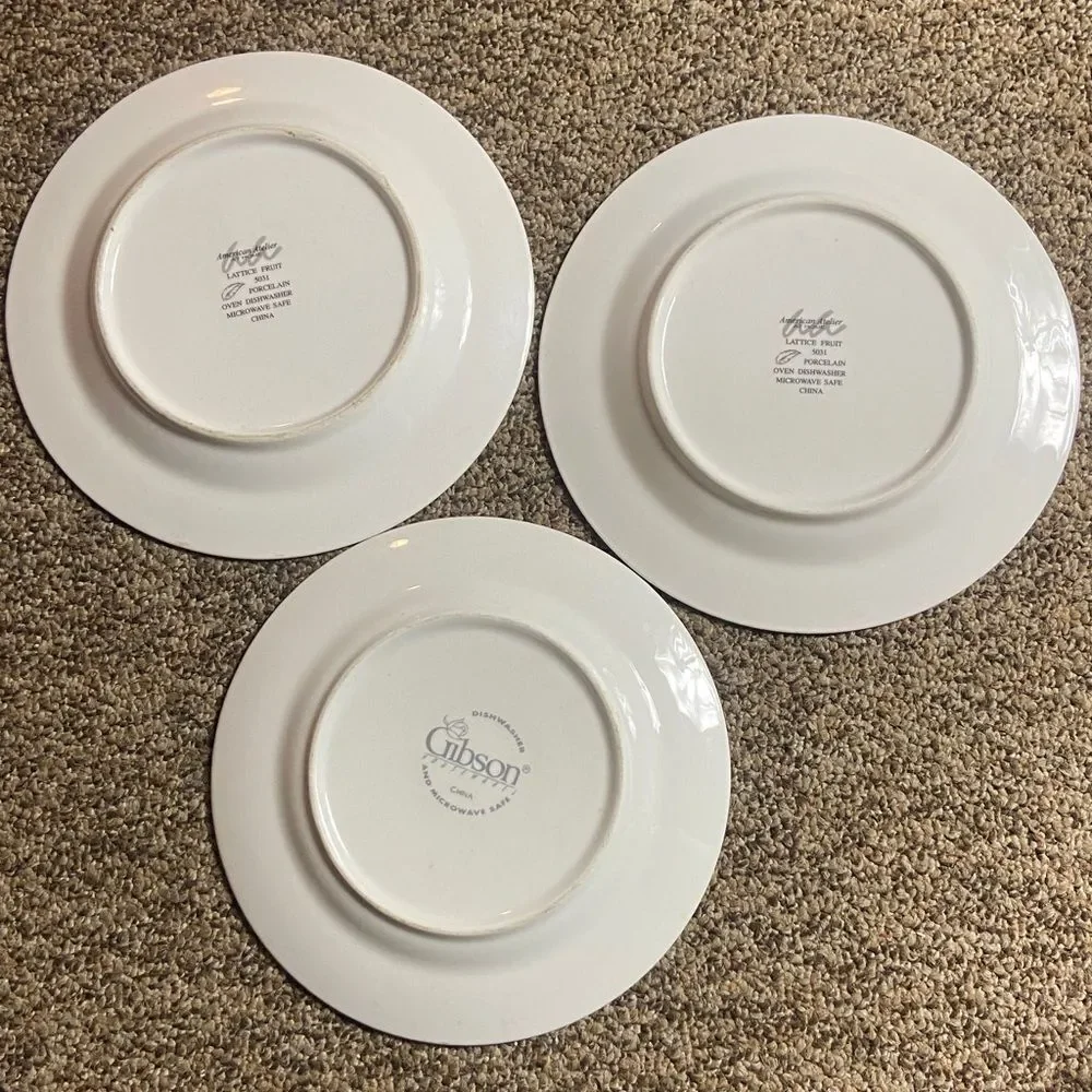 Gibson And American Atelier Set of 3 Decorative Apple Plates - Green Background